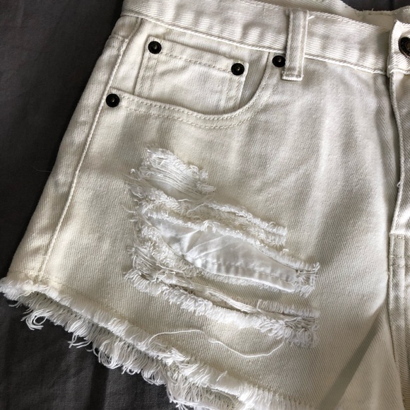 Forever 21 Distressed High Waisted Cream Shorts 28 - Picture 5 of 8
